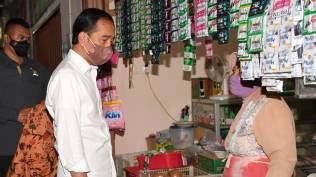 ekspor-dibuka-lagi-hari-ini-harga-minyak-curah-di-bekasi-masih-rp20-000-kg-di-jayapura-rp28-500-kg