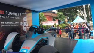 formula-e-2022-hari-ini-22-pembalap-formula-e-menjajal-mobil-listriknya-di-track-sirkuit-jakarta