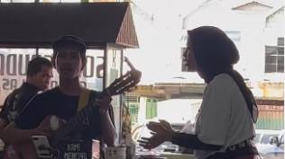 viral-momen-kocak-pengamen-tak-menyadari-di-depan-tantri-kotak-nyanyi-lagu-pelan-pelan-saja