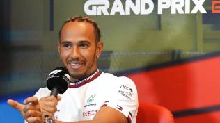 diangkat-jadi-warga-negara-kehormatan-brasil-pembalap-f1-lewis-hamilton-tak-bisa-berkata-kata