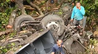 bus-kecelakaan-jatuh-ke-jurang-di-tasikmalaya-4-tewas-penumpang-sempat-terendam-air-sungai
