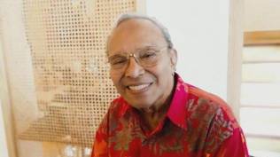 penyanyi-senior-bob-tutupoly-meninggal-dunia-dalam-usia-82-tahun