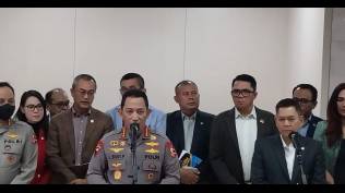 jokowi-tidak-menyalami-kapolri-ini-analisis-pengamat-politik-ugm