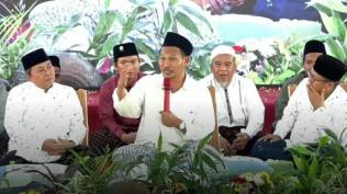 gus-baha-jelaskan-kenapa-orang-yang-suka-tidur-bisa-jadi-lebih-baik-daripada-yang-tahajud