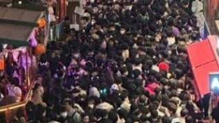 kesaksian-korban-selamat-soal-kengerian-halloween-maut-di-itaewon-orang-jatuh-seperti-domino