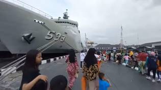 seratusan-anak-korban-kebakaran-depo-pertamina-plumpang-wisata-ke-kapal-perang