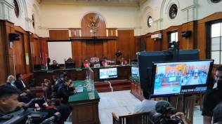 media-asing-laporkan-2-polisi-dibebaskan-pada-tragedi-kanjuruhan-soroti-kekecewaan-keluarga-korban