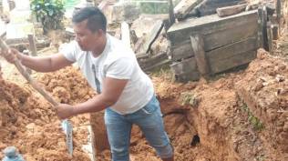 cerita-bripka-joko-polisi-di-samarinda-yang-23-tahun-jadi-tukang-gali-kubur