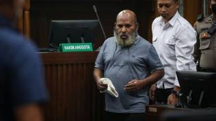 pengacara-lukas-enembe-ungkap-alasan-kliennya-tak-hadiri-sidang-vonis-hari-ini