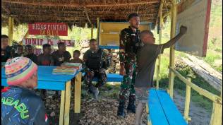 terkendala-tenaga-pengajar-satgas-yonif-pr-433-js-buka-kelas-pintar-untuk-pelajar