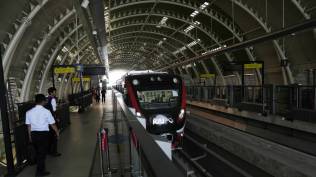 tarif-maksimal-lrt-jabodebek-jadi-rp20-000-per-oktober-warga-mahal-banget-mending-motor-atau-tj