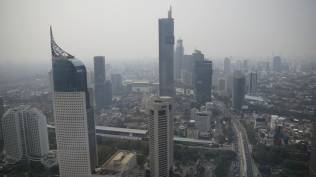 turun-dari-posisi-puncak-kualitas-udara-dki-jakarta-jadi-terburuk-ketiga-di-dunia