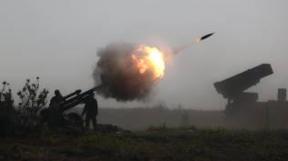 foto-pasukan-tni-as-jepang-singapura-dan-barat-latihan-tempur-pendaratan-amfibi-di-jawa-timur