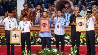 busana-sebagai-medium-komunikasi-politik