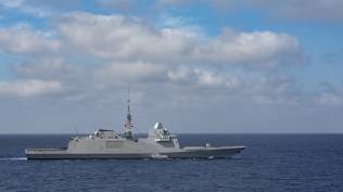 serangan-houthi-atas-kapal-di-laut-merah-bikin-barat-kebakaran-jenggot-dan-bertindak-ini-kenapa