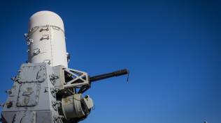 helikopter-as-tembaki-kapal-kelompok-houthi-yang-serang-kapal-kargo-di-laut-merah-seluruhnya-tewas