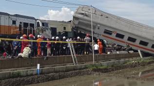 komisi-v-dpr-minta-tabrakan-kereta-di-bandung-segera-diinvestigasi