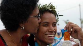 profil-lisa-rumbewas-atlet-asal-papua-yang-berhasil-bawa-pulang-medali-dari-olimpiade-athena-2004