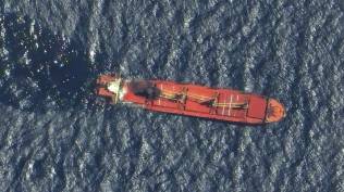 kapal-kargo-inggris-yang-diserang-kelompok-houthi-di-laut-merah-dipastikan-tenggelam