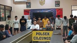 polsek-cileungsi-amankan-12-remaja-yang-terlibat-tawuran-perang-sarung-orang-tua-dipanggil