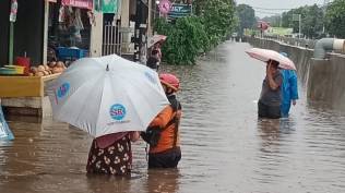 673-keluarga-terdampak-banjir-di-kota-tangerang-selatan-ketinggian-air-capai-80-sentimeter