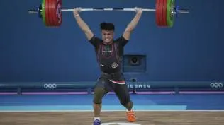 sukses-ganda-rizki-juniansyah-raih-medali-emas-sea-games-2025-dan-pecahkan-rekor-dunia-angkat-besi