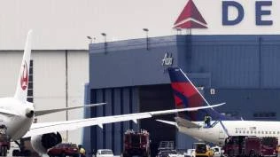 kecelakaan-pesawat-di-bandara-seattle-as-japan-airlines-serempet-pesawat-terparkir