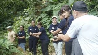 yayasan-dana-kemanusiaan-kompas-bersama-warga-baduy-rehabilitasi-jembatan-gerendeng-nayagati