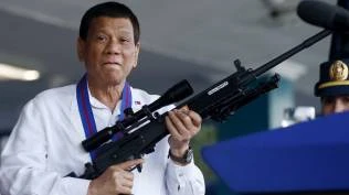 duterte-akhirnya-menyerah-meminta-hakim-icc-yang-mengadilinya-diganti