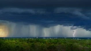 bmkg-indonesia-berpotensi-alami-cuaca-ekstrem-jumat-25-juli-2025-cek-wilayah-terdampak