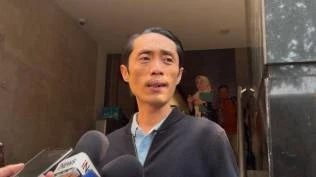 kader-psi-sambangi-polda-metro-jaya-bawa-bukti-flask-disk-klarifikasi-tuduhan-ijazah-palsu-jokowi