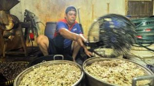 pemerintah-beri-subsidi-kedelai-rp2-000-per-kilogram-untuk-pengrajin-tahu-dan-tempe