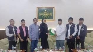 megawati-dan-parpol-sumbang-sapi-kurban-ke-pwnu-jatim