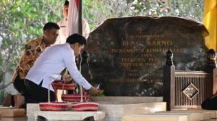 wapres-gibran-ziarah-ke-makam-bung-karno-di-blitar