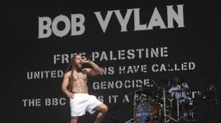 musisi-punk-teriak-matilah-idf-di-festival-glastonbury-bbc-menyesal-siarkan-langsung