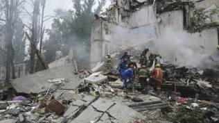 serangan-drone-rusia-ke-ukraina-tewaskan-16-orang-zelenskyy-serukan-pergantian-rezim-moskow