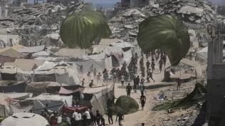 penerjunan-bantuan-di-udara-gaza-makan-korban-anak-palestina-tewas-tertimpa-palet