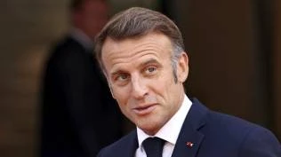 macron-sindir-trump-sebut-presiden-as-terlalu-banyak-bicara-dan-berubah-ubah-omongannya