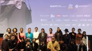 reza-rahadian-sukses-lewat-film-pangku-raih-penghargaan-di-biff-dan-ffi