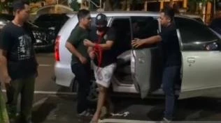 mengaku-anggota-polisi-suami-istri-curi-mobil-sopir-taksi-online-di-rest-area-cibubur