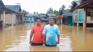 puluhan-keluarga-dan-bangunan-terdampak-banjir-di-sejumlah-daerah-indonesia-pada-sabtu-22-november