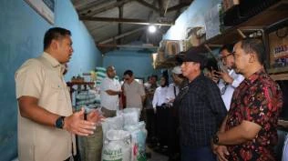 wamentan-sidak-kios-pupuk-pastikan-pemerintah-siapkan-kompensasi-terkait-selisih-harga