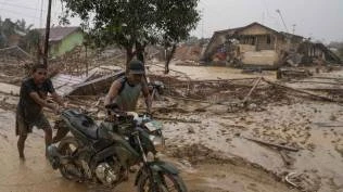 tni-au-dan-bnpb-dirikan-posko-nasional-crisis-center-bencana-sumatera