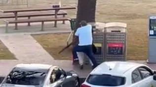 ini-sosok-ahmed-al-ahmed-yang-membekuk-pelaku-penembakan-di-sydney