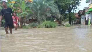 tanggul-jebol-pemkab-bekasi-gunakan-karung-pasir-dan-bronjong-untuk-penanganan-darurat