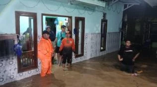 debit-air-4-sungai-meningkat-bnpb-sebut-banjir-rendam-3-kecamatan-di-jember
