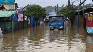 antisipasi-banjir-pemprov-dki-maksimalkan-pompa-polder-dan-pengerukan-sungai