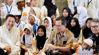 adaro-dan-alamtri-ajak-1-000-anak-yatim-buka-puasa-bersama-perkuat-kepedulian-ramadan