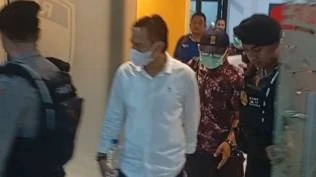 kpk-bawa-bupati-cilacap-dan-12-pejabat-ke-jakarta-dini-hari-tadi-ott-tangkap-27-orang