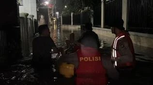 kali-meluap-banjir-rendam-46-rt-di-jakarta-timur